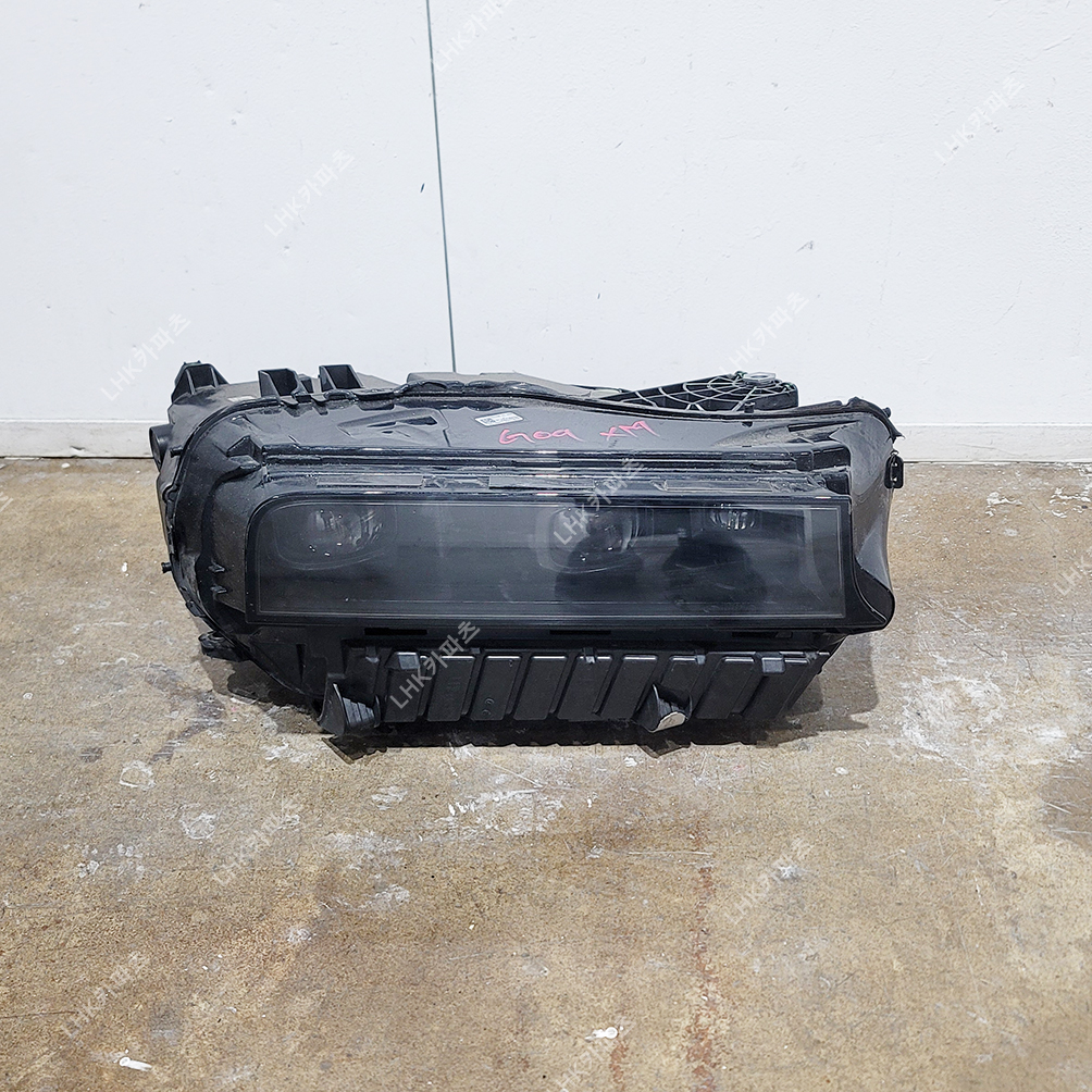 BMW XM G09 헤드라이트 하단 수입차중고부품 23-25
