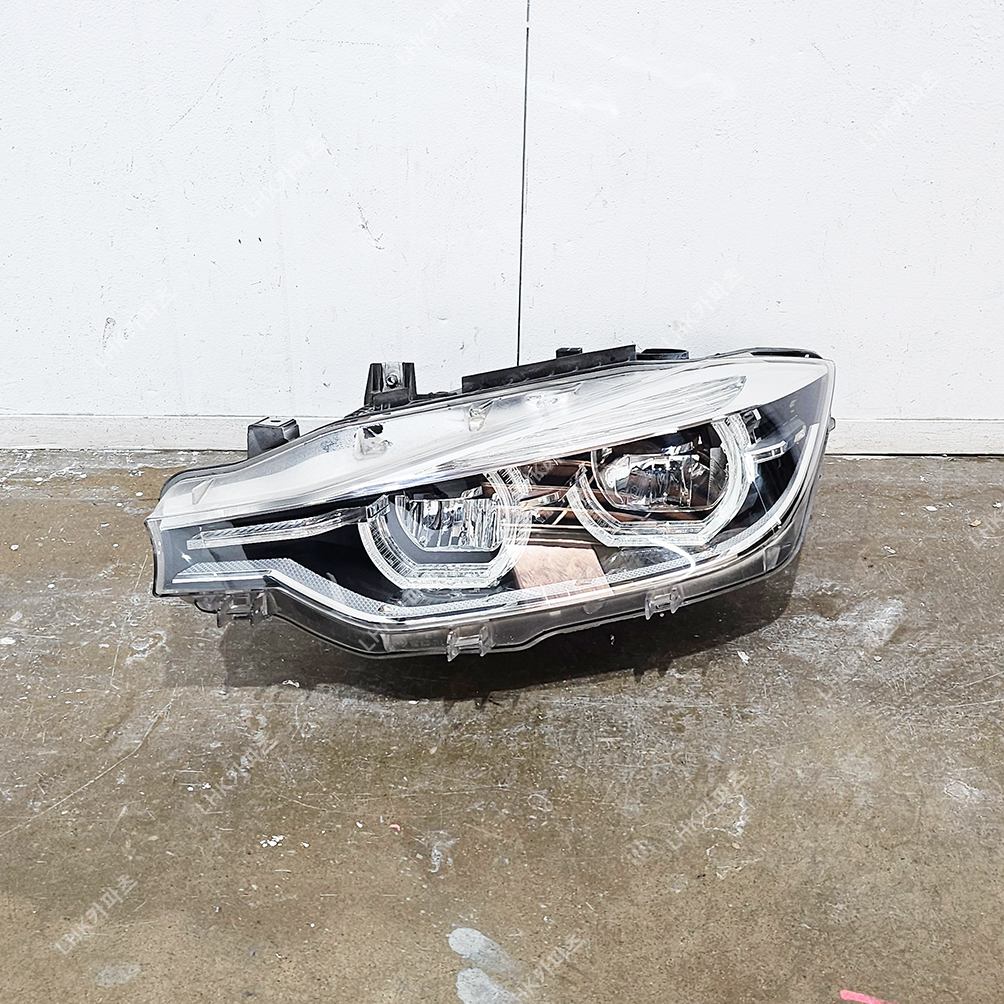 BMW 3시리즈 F30 후기 라이트 led 운전석  수입차중고부품 16-19