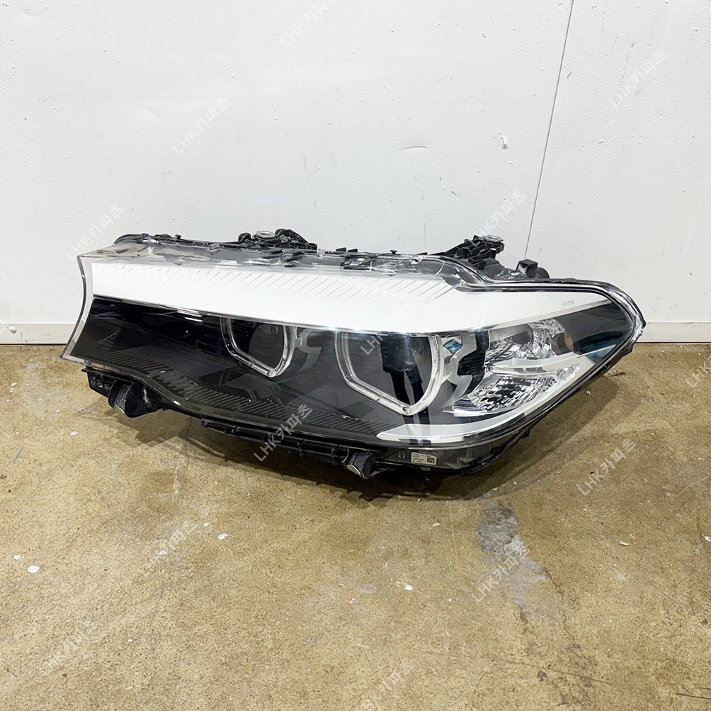 BMW 5시리즈 G30 전기 라이트 저사양 수입차중고부품 17-19