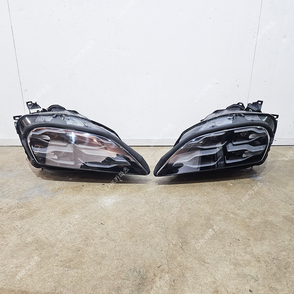 포르쉐 타이칸 9J 후기 라이트 슈퍼카중고부품 24~25