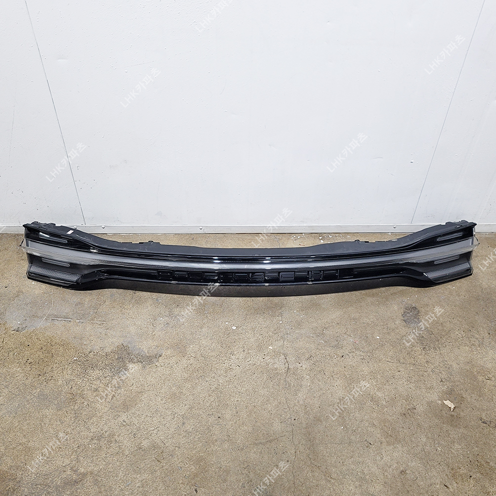 포르쉐 마칸 95B 후기형 트렁크등 GTS 슈퍼카중고부품 20-24