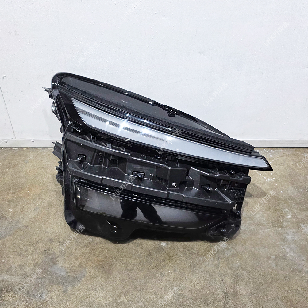 테슬라 모델Y 주니퍼 라이트 조수석 수입차중고부품 25~25